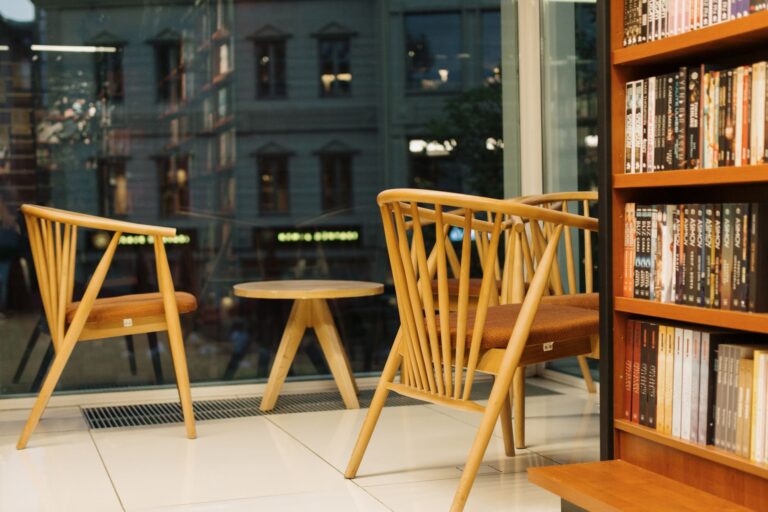 Wymiana książkowa na Dzień Książki: jak przygotować bookcrossing w bibliotece lub kawiarni