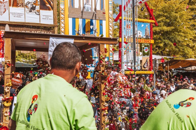 La Tomatina w Buñol: bilety, dojazd z Walencji i lista rzeczy, które trzeba zabrać na bitwę